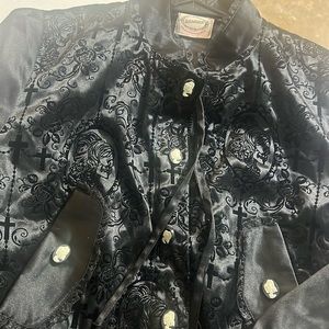 Banned Apparel Cross Cameo Gothic
Dark Black Ivy Cropped Jacket